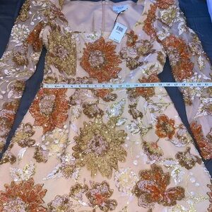 the CUTESTT floral Helsi embroidered orange mini dress😩😩 square neck & BRAND NEW